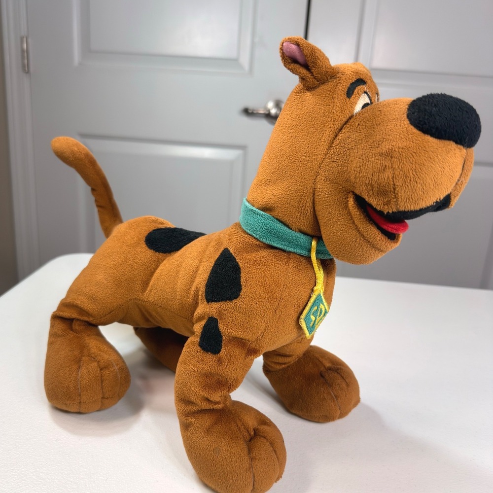Russ Hanna-Barbera Scooby-Doo Beanbag Plush Vintage 2006 Stuffed Animal 12"